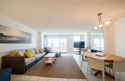 West Newport Apartment | Abigail - Beachfront