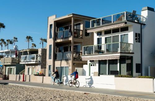 West Newport Apartment | Abigail - Beachfront