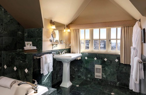 Downtown Victoria Hotel | Abigail's Hotel