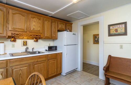 Woodfin Cabin | ABNER'S CABIN - DOG FRIENDLY (no extra pet charges) Close to Downtown Asheville