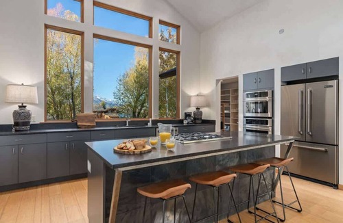 Wilson House | Abode at Alpenglow, mountain home with guesthouse