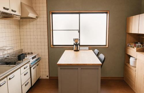 Hida Takayama Onsen House | Abode Ojinmachi - Spacious Home Near Old Town with Free Parking for 3 Cars