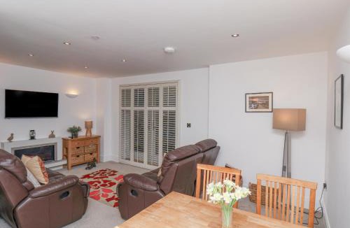 West Cliff Apartment | Above & Beyond