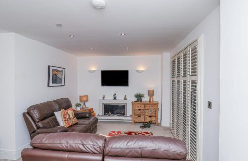 West Cliff Apartment | Above & Beyond