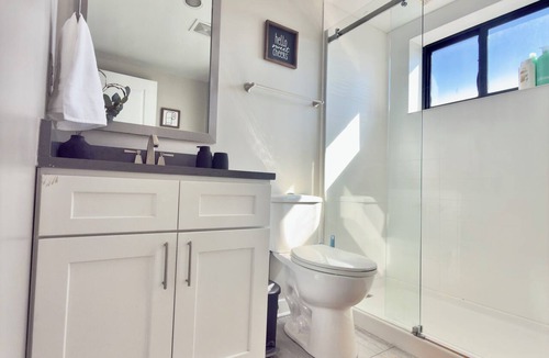 Central Business District Apartment | Above it All-downtown, gym, free parking, cruise, Mardi Gras, cozy, stylish