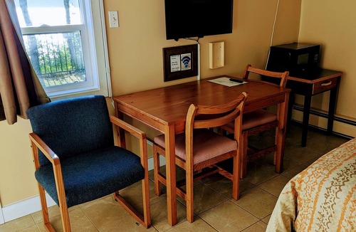 Campbell River Hotel | Above Tide Motel