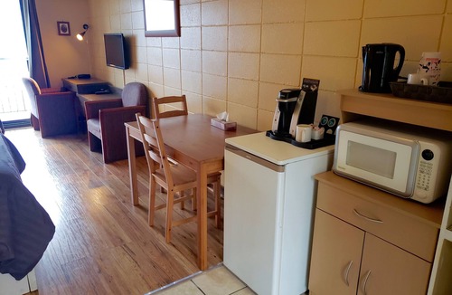 Campbell River Hotel | Above Tide Motel