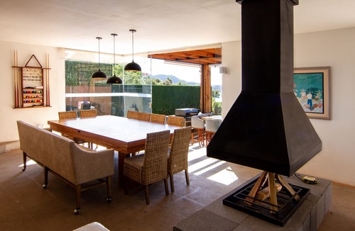 Valle de Bravo House | Above Villa Caparin I Views I XL Hot Tub I Outdoor Living I Heart of Town
