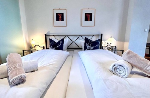 Warth Bed & Breakfast | Abracadabra - House Wallis