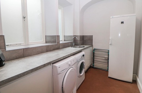 Matlock Bath Cottage | ABRAHAM, pet friendly, with a garden in Matlock Bath