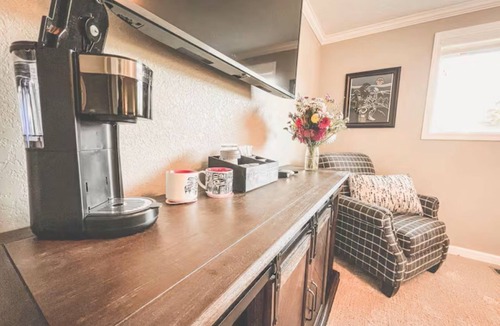 Sequim House | Abram’s Golf Course Retreat w/Hot Tub & Firepit