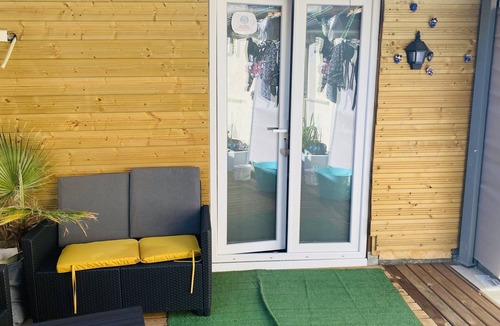 Castres Bed & Breakfast | Abrilove Petit Studio de 15 m², Coin Cuisine, Salle de Bain