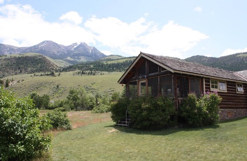 Pray Cabin | Absaroka Cabins - Rustic, Carefully Restored Cabins In The Paradise Valley