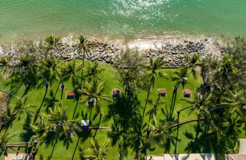 Blacks Beach Apartment | ABSOLUTE BEACH FRONT MACKAY - Blue Pacific