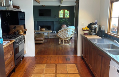 Paraparaumu House | Absolute Beachfront Escape - Swim, Dine, Relax in Style