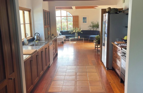 Paraparaumu House | Absolute Beachfront Escape - Swim, Dine, Relax in Style
