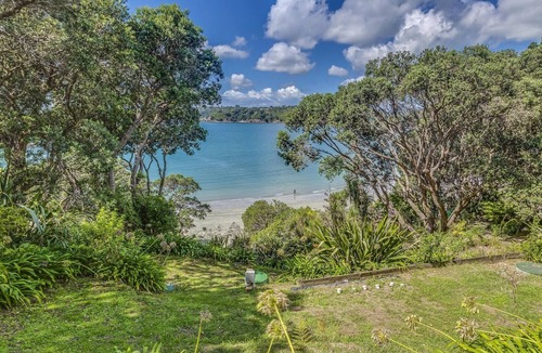 Oneroa Villa | Absolute Beachfront Oneroa