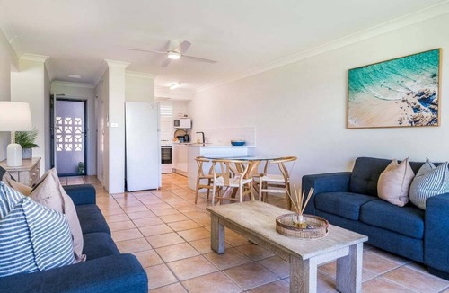 North Creek Apartment | Absolute Beachfront Apartments 2B
