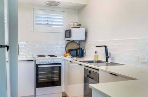 North Creek Apartment | Absolute Beachfront Apartments 2B