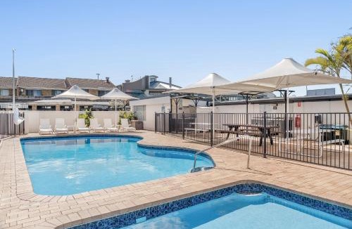 North Creek Apartment | Absolute Beachfront Apartment 1T