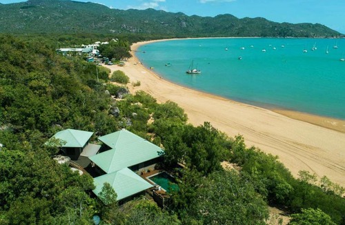 Horseshoe Bay House | Absolute Beachfront and Pool House