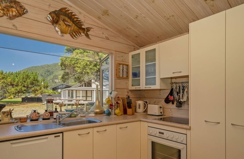 Pauanui Cottage | Absolute Beachfront Bach - Pauanui Holiday Home