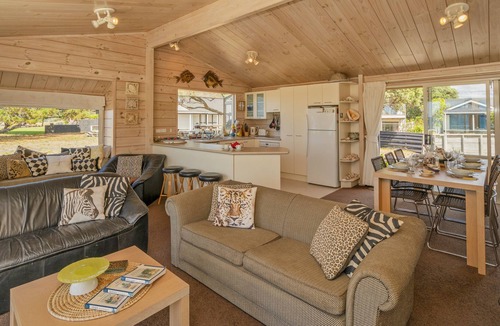 Pauanui Cottage | Absolute Beachfront Bach - Pauanui Holiday Home