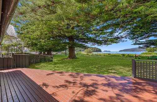 Patonga House | Absolute Beachfront Bliss by HolidayCo.