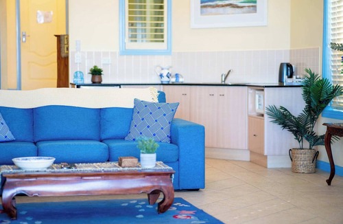 Blue Bay Apartment | Absolute Beachfront Escape | Blue Bay|Nova Escapes