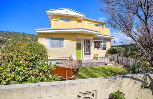 Waiwera House | Absolute Beachfront Holiday Home!