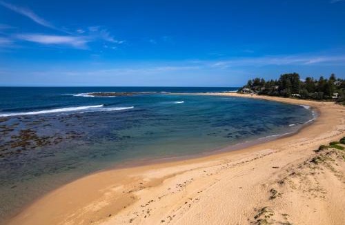 Blue Bay Apartment | Absolute Beachfront l Couples Getaway