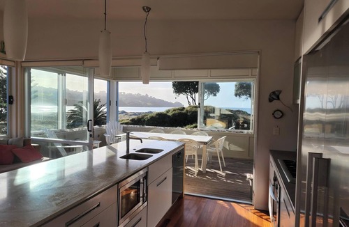 Omaha House | Absolute Beachfront Luxury Holiday House-Omaha