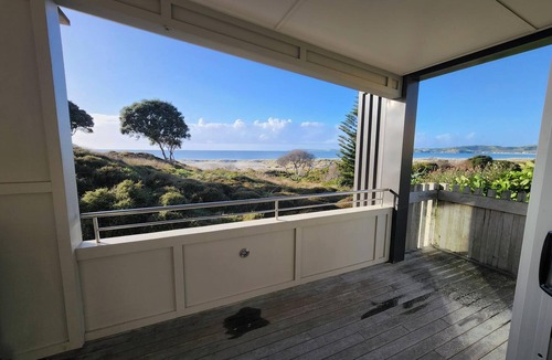 Omaha House | Absolute Beachfront Luxury Holiday House-Omaha