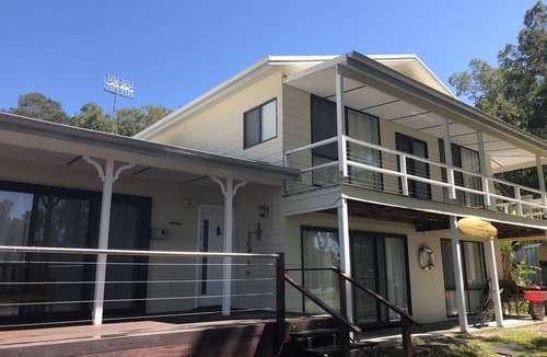 Mullwee House | ABSOLUTE BEACHFRONT PINDIMAR >Nbn WiFi with foxtel sports and various TV apps