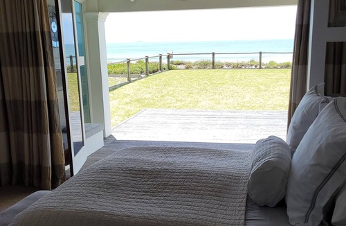 Pukehina House | Absolute beachfront villa