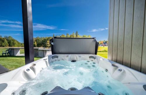 Beaupre Ski Chalet | Absolute Comfort with Spa & Game Room - Base Camp