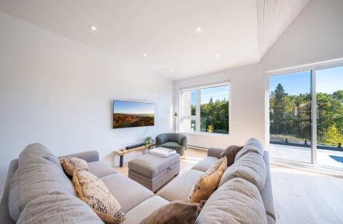 Beaupre Ski Chalet | Absolute Comfort with Spa & Game Room - Base Camp