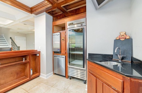Macon House | Absolute Dream, Prime Location: Pool Table & Sauna