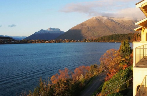 Queenstown Apartment | Absolute Lakeside - Stunning Views & Close To Town
