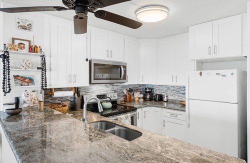 Kailua-Kona Condo | 🌴Absolute oceanfront getaway. Nicely upgraded and well equipped🌴