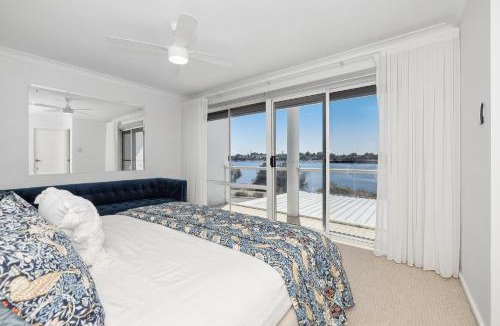 Mount Pleasant House | Absolute Riverfront Retreat Swan River Views