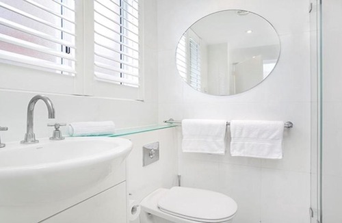 Kurraba Point Apartment | Absolute Water Front Sydney Harbour Studio BADEN