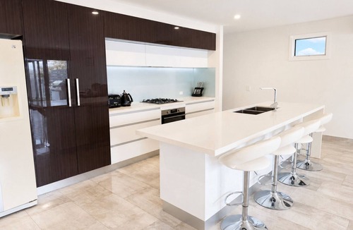 Yarrawonga House | Absolute waterfront modern 4 bedroom property in Woodlands area of Yarrawonga