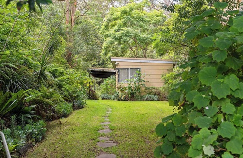 Coal Point House | Absolute waterfront, cute , 3 bedroom family cottage!