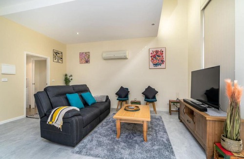 City West Apartment | Absolutely spacious APT unit between ANU and City - Hosted by Canstay