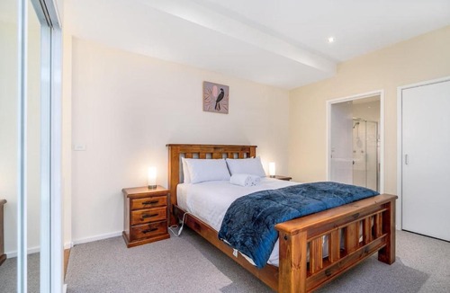 City West Apartment | Absolutely spacious APT unit between ANU and City - Hosted by Canstay