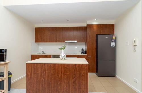 City West Apartment | Absolutely spacious APT unit between ANU and City - Hosted by Canstay
