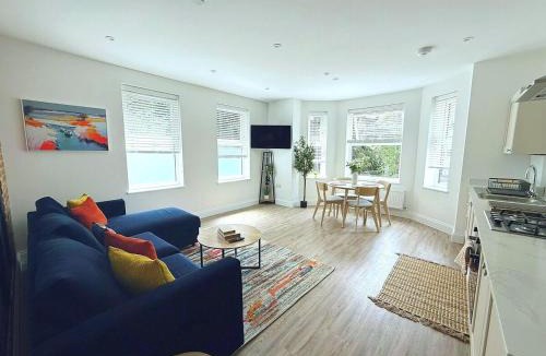 Boscombe Apartment | Abstract Escape