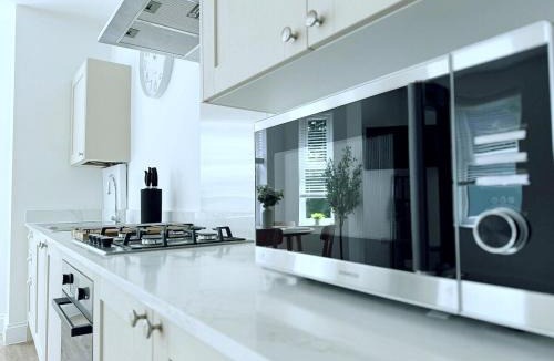 Boscombe Apartment | Abstract Escape