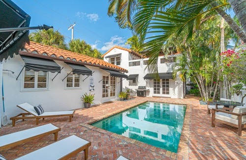Old Northwood Villa | Abstract Pool Villa in Historic Home | Pool